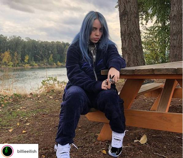 Dlaczego Billie Eilish nosi ZA DUŻE ubrania?