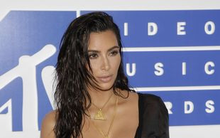 Kim Kardashian i Kanye West pokazali na ściance, że nadal na siebie działają