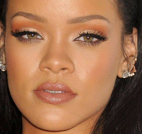 Jak naprawdę Rihanna wygląda z bliska?