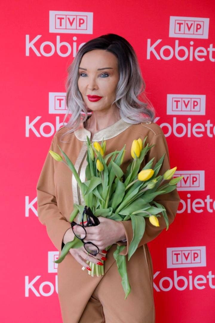 55-letnia Ewa Minge i jej liczne fryzury na przestrzeni lat. Uwielbia eksperymentować!