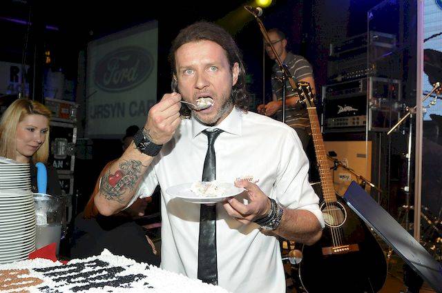 Małgorzata Rozenek robi dosłownie WSZYSTKO za Radosława Majdana!