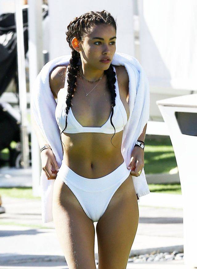 Madison Beer w białym bikini przemókł tampon i jest burza