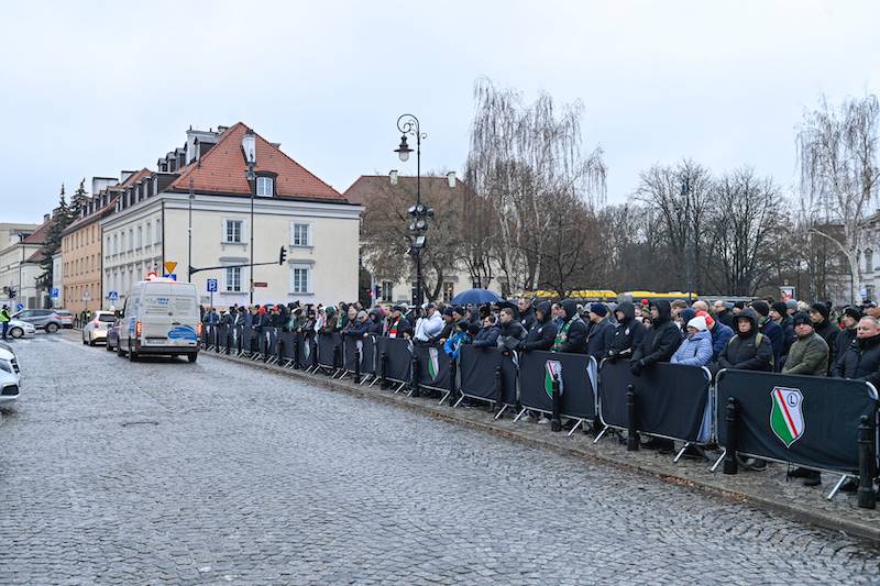 Pogrzeb Lucjana Brychczego. Tłumy piłkarzy i kibiców przyszły pożegnać legendę Legii Warszawa