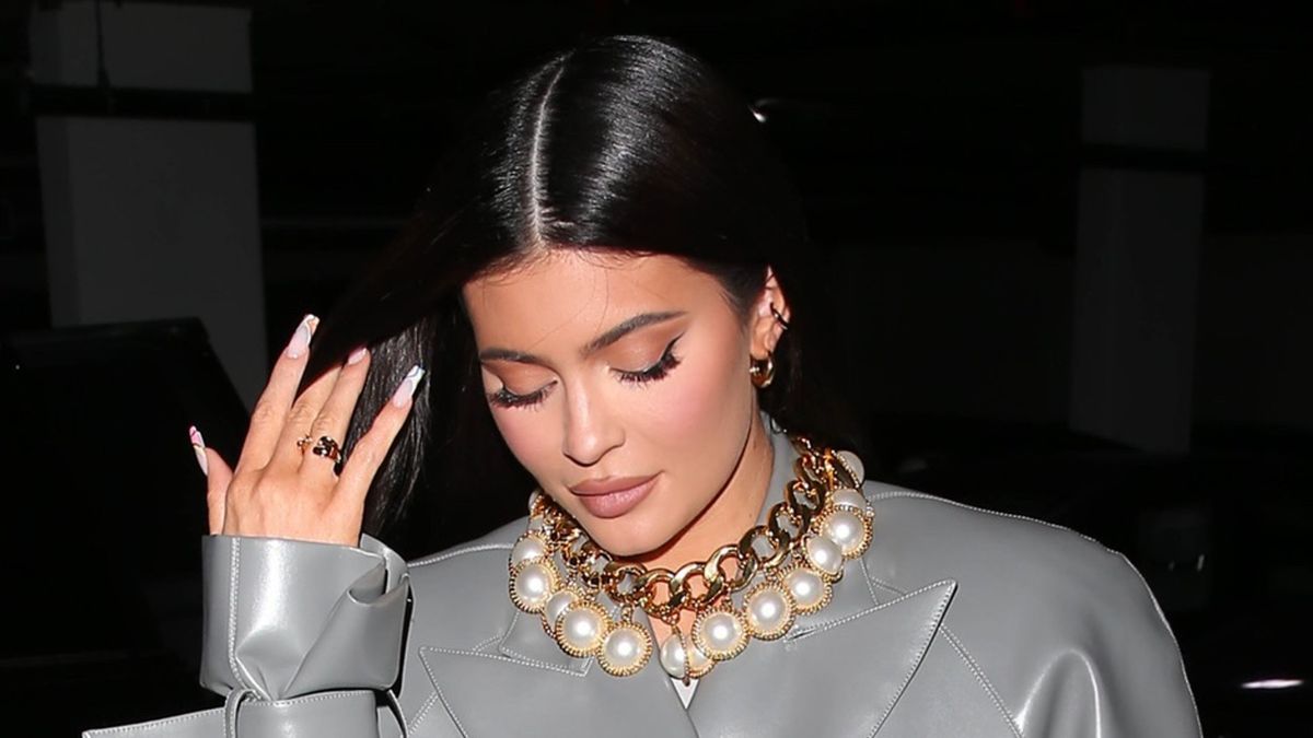 Kylie Jenner w eleganckiej stylizacji