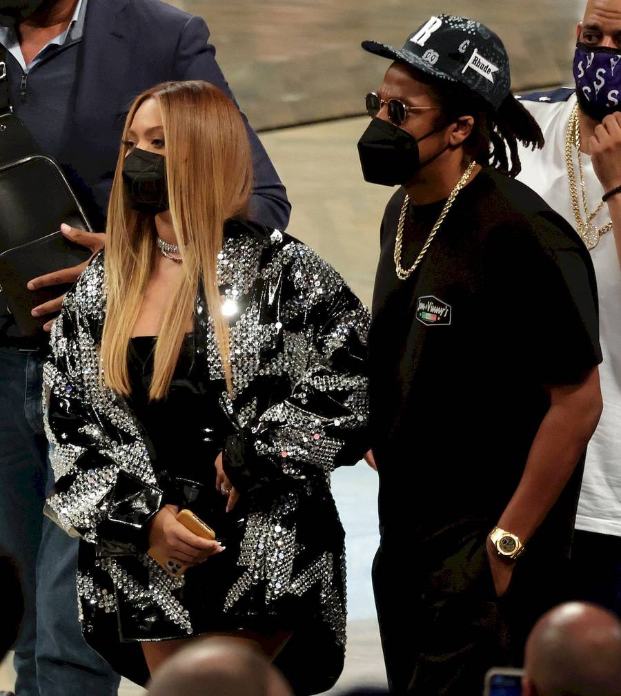 Zakochani Beyonce i Jay-Z na meczu NBA. Diva w krótkiej mini (ZDJĘCIA)