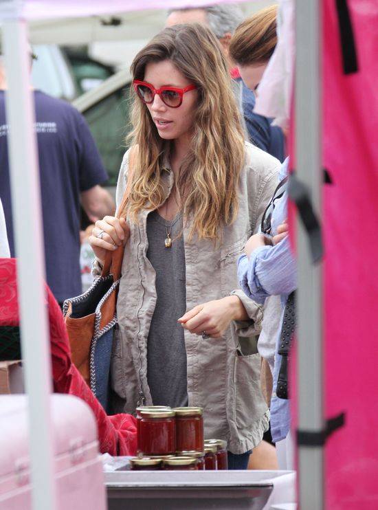 Jessica Biel robi zakupy na targu