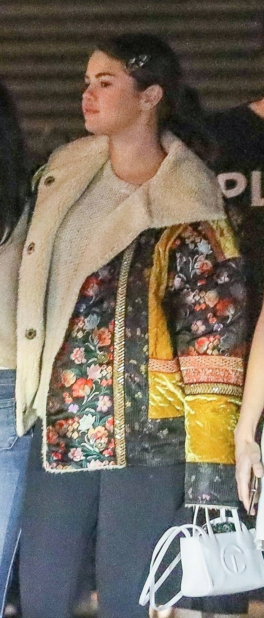 Selena Gomez w kurtce z owczej skóry (ZDJĘCIA)