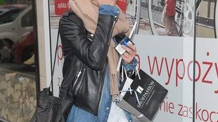 Ta aktorka przyszła na imprezę w BRUDNYCH tenisówkach