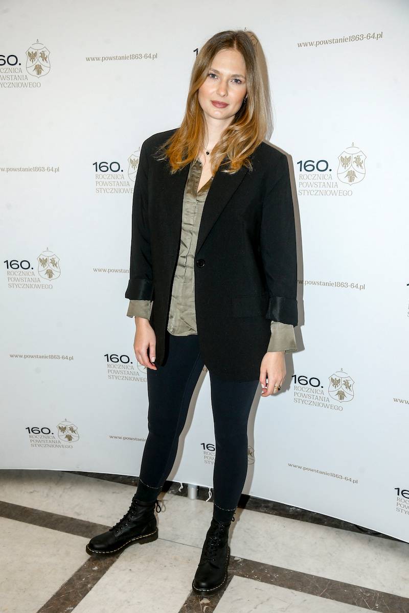 Konferencja filmu “Powstaniec 1863”. Piękna ukochana Piotra Adamczyka, coraz chudszy Fabijański, Olbrychski…