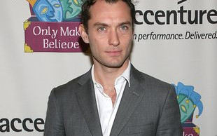 Śpiewający Jude Law [VIDEO]