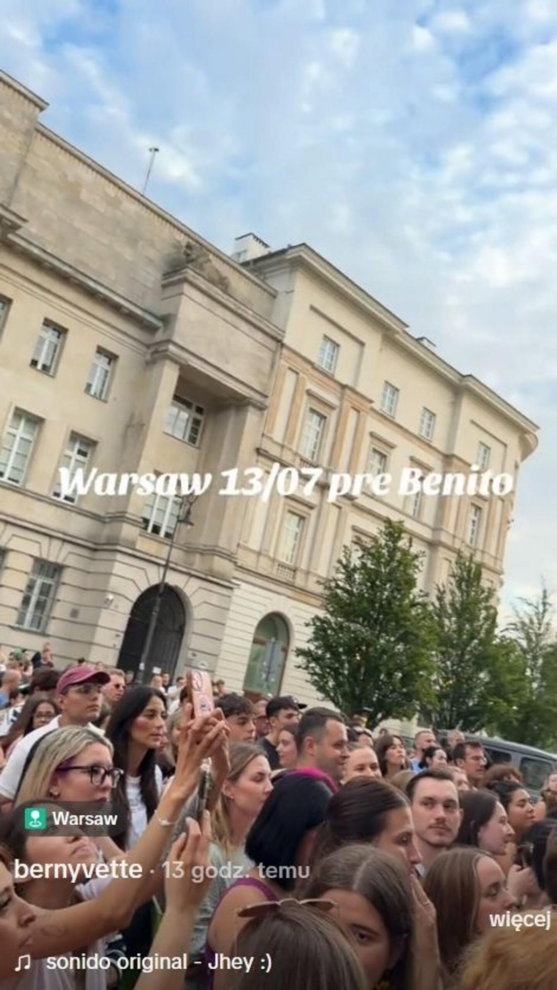 Tłumy przed warszawskim hotelem, fot. Tik Tok