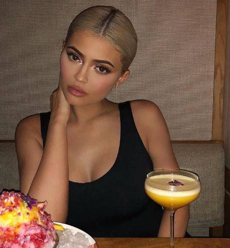 Momenty, gdy Kardashianki naprawdę przesadziły z Photoshopem