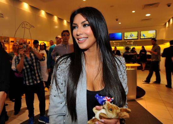 Twarz Kim Kardashian pęka od wypełniaczy