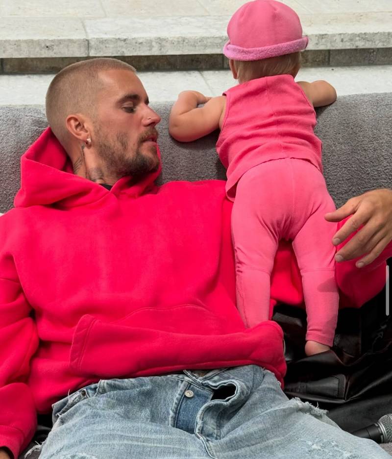 Sielanka u Bieberów. Justin i Hailey zabrali Jacka Bluesa na rodzinny spacer (FOTO)