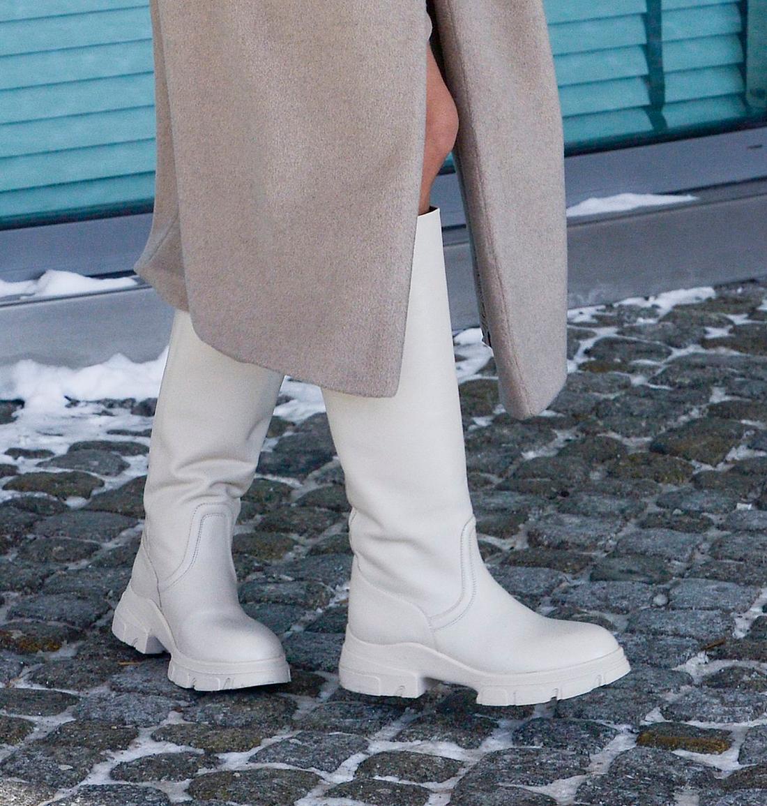 Białe kalosze Anny Wendzikowskiej