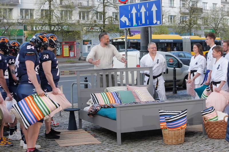 Gwiazdy DDTVN. Michał Englert, Jacek Braciak podjechał niezłą furą, gwiazda filmu “Kobieta Z”