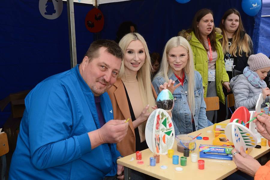 Gwiazdy malują pisanki