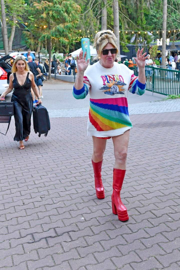 Gwiazdy na Sopot Festival: Beata Kozidrak ZAPOMNIAŁA SPODNI, Julia Wieniawa niczym Barbie (ZDJĘCIA)