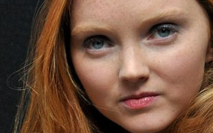 Lily Cole jak porcelanowa lalka (FOTO)