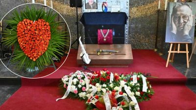 Niezwykłe kwiaty na pogrzebie Michała Urbaniaka. Jeden wieniec był szczególny