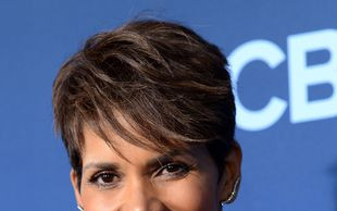 Halle Berry nie wstydzi się odstającego brzuszka (FOTO)