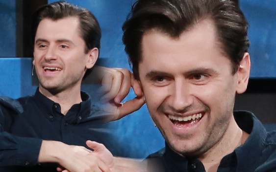 Bartłomiej Kotschedoff – kim jest gość dzisiejszego odcinka show Wojewódzkiego?