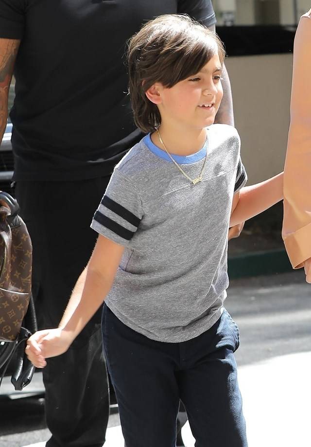 Kourtney Kardashian w przepięknej stylizacji spaceruje z synem!