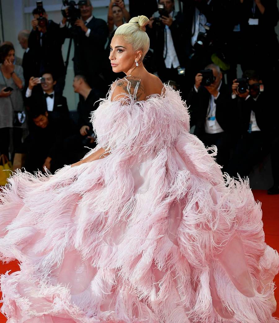 PYSZNA kreacja Gagi na festiwalu w Wenecji