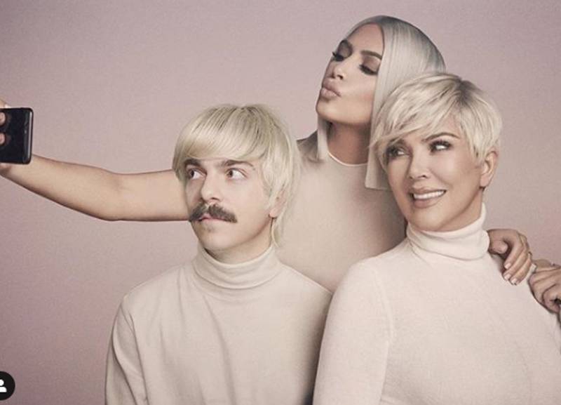 Ten mężczyzna to “bliźniak” Kendall Jenner. Jest na każdym jej zdjęciu!