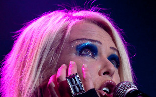 Kim Wilde pijana śpiewała w pociągu (VIDEO)