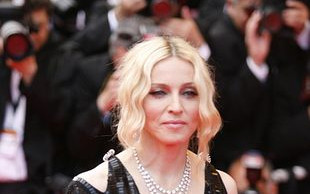 Po co Madonnie hak w suficie?