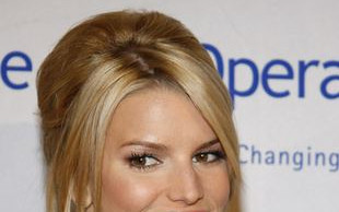 Jessica Simpson znowu w blondzie (FOTO)