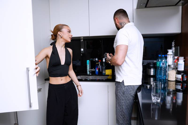 Wojtek Gola zaprosił kamery do swojego apartamentu przy Złotej 44 (ZDJĘCIA)