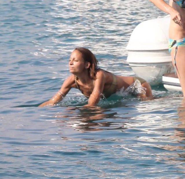 Nicole Richie na jachcie w Cannes