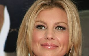 Na ile lat wygląda Faith Hill? (FOTO)