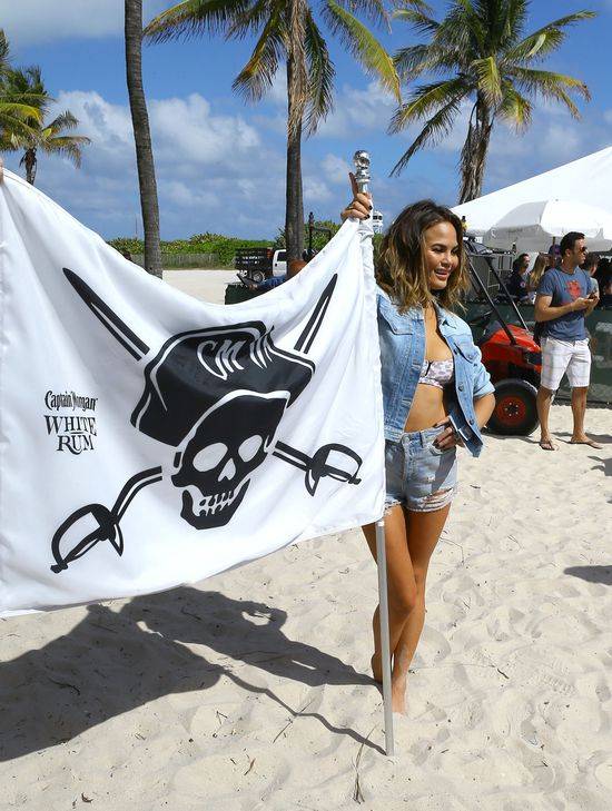 Chrissy Teigen – galeria zdjęć