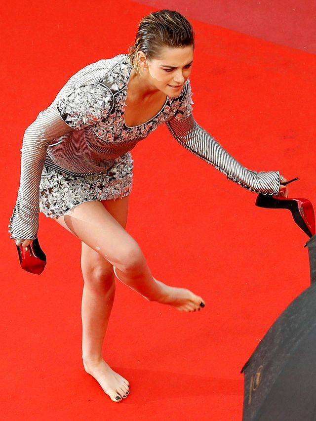ZANIEDBANE stopy Kristen Stewart na czerwonym dywanie w Cannes