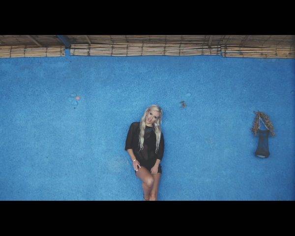 Doda w teledysku Nie pytaj mnie