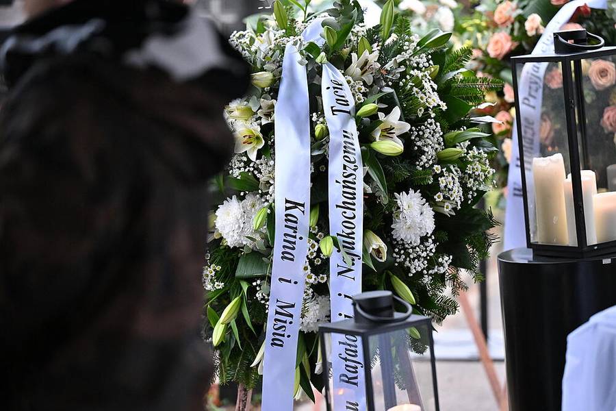 Wieniec od córeczek Pono. Napis na szarfie wyciska łzy