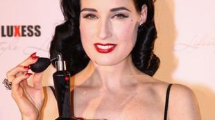 Seksowna Dita Von Teese promuje perfumy (FOTO)