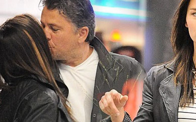 Stęskniony Józefowicz wita Nataszę Urbańską (FOTO)