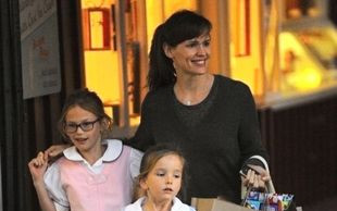 Córka gwiazdorskiej pary pokazała, gdzie ma paparazzi (FOTO)