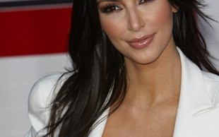 Kim Kardashian niemal bez makijażu