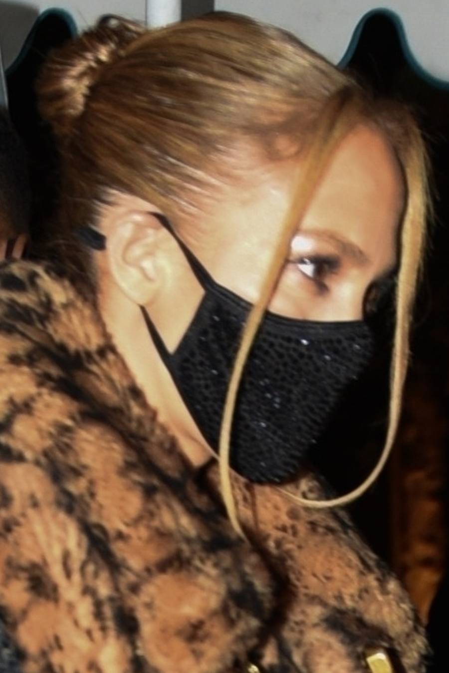 Jennifer Lopez w słynnym makijażu glow.