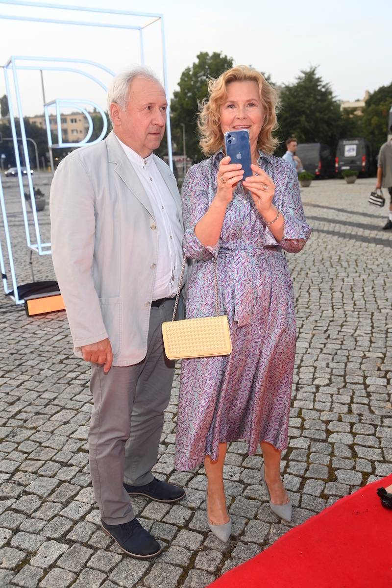 Ramówka TVP. Maja Hyży jak Beyonce, opalona Marta Manowska, Katarzyna Cichopek w fuksji