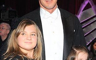 Przemysław Saleta i jego kobieca obstawa (FOTO)