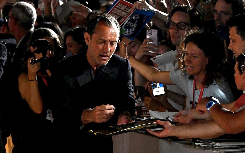 Dawno niewidziany Jude Law podniósł temperaturę na festiwalu w Wenecji