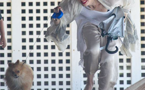 Gwen Stefani na plaży z synami