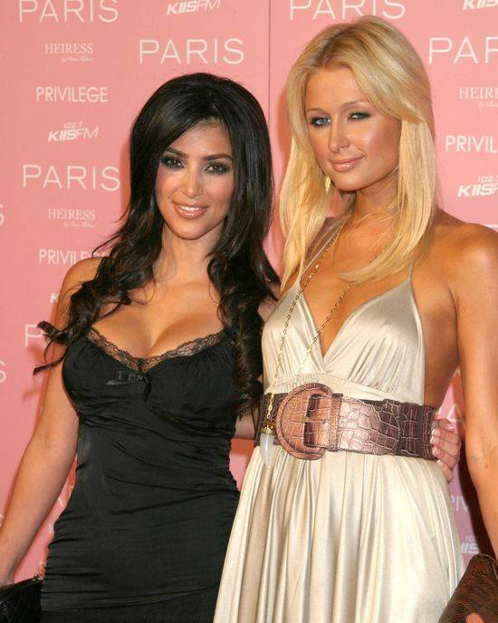 10 zdjęć, które ukazują, kto naprawdę zrobił z Kim Kardashian gwiazdę