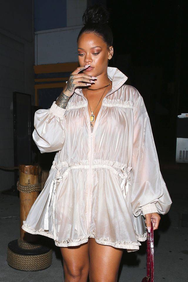 Jak Rihanna radzi sobie z dodatkowymi kilogramami? (ZDJĘCIA)